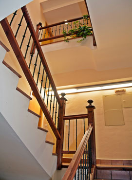 escalier de l'appartement touristique à Saragosse